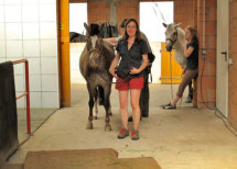 Sabine und Elena Meier mit ihren Ponys Lady und Brentano